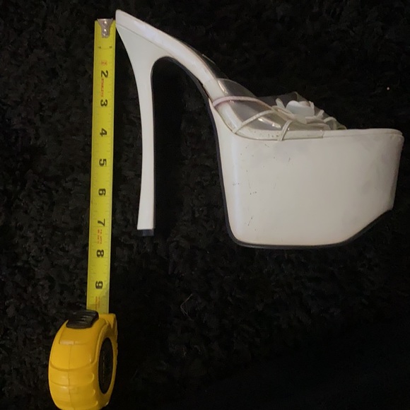 White platform pleasers - Picture 6 of 6